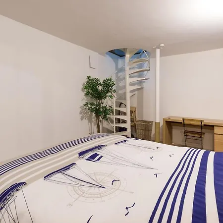 Charming Apartment Near Eiffel Tower *