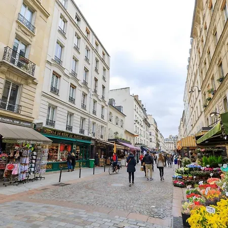 Charming Apartment Near Eiffel Tower *